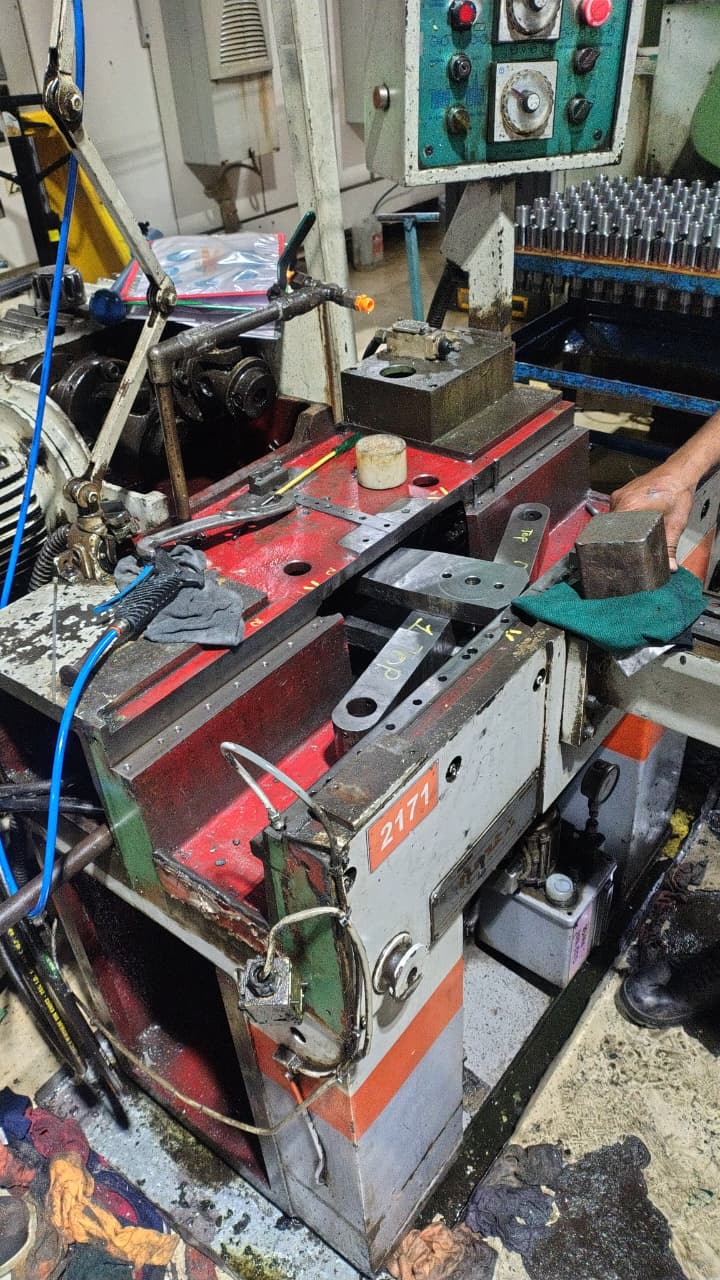 Electrical maintenance — machine internals